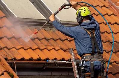 Démoussage et hydrofuge de toiture à Yves